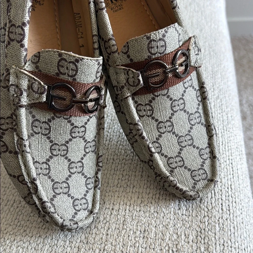Total shoes Cream and Brown Dress Shoes with Monogram Print